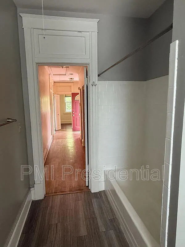 2 bed, 1.0 bath, 1000 sqft, $1,600 — Photo 4
