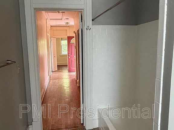 4th image of 2804 E Leigh St #B