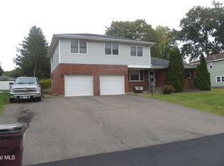 20 Ledgewood Dr, Albany, NY 12205