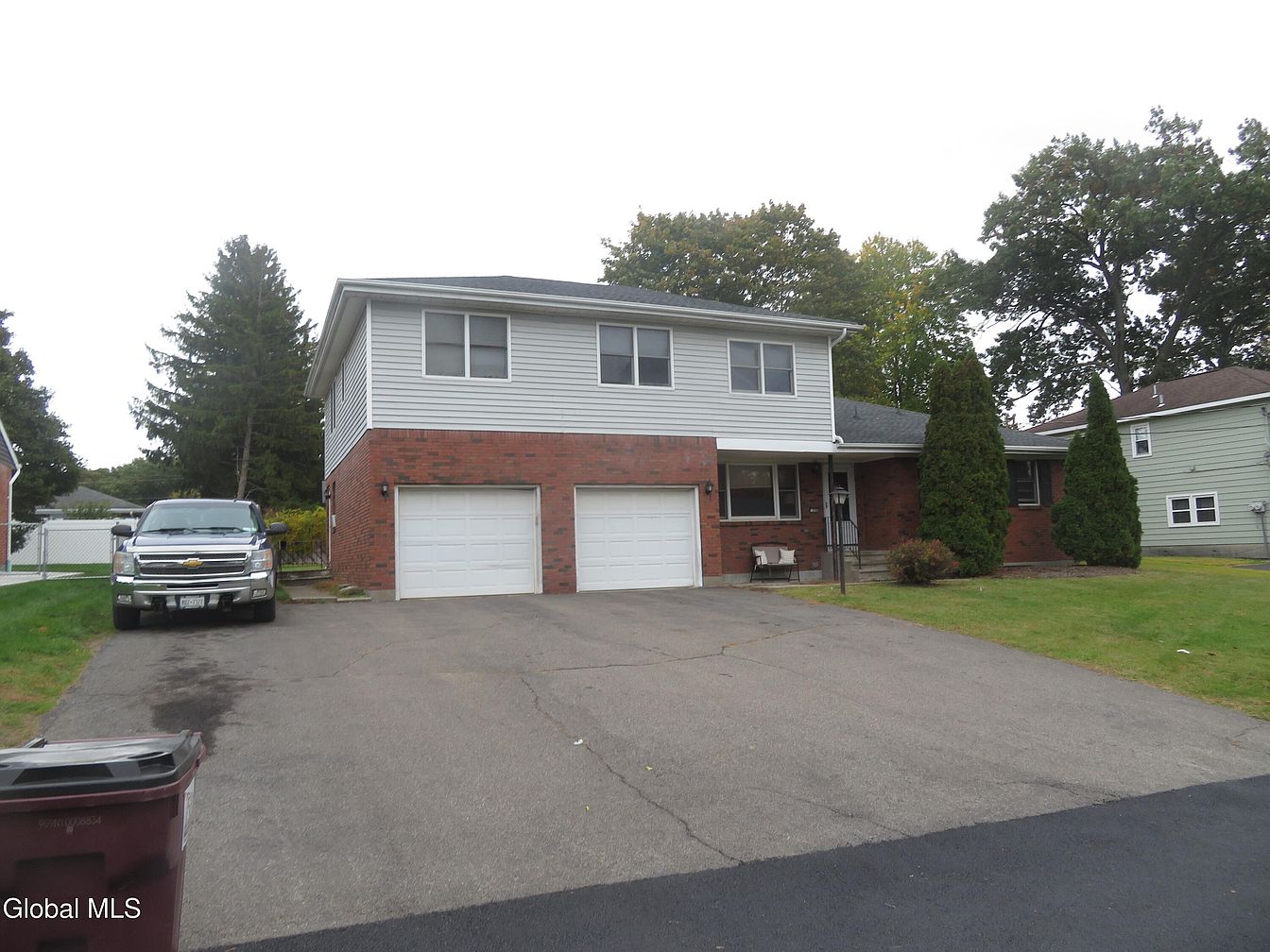 1st image of 20 Ledgewood Drive