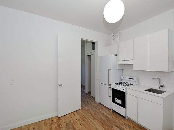5th image of 190 6th Ave APT 1RN