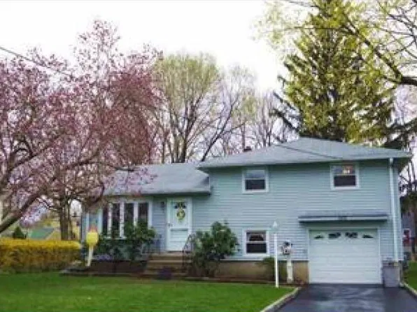 102 Summit Ave, Waldwick, NJ 07463