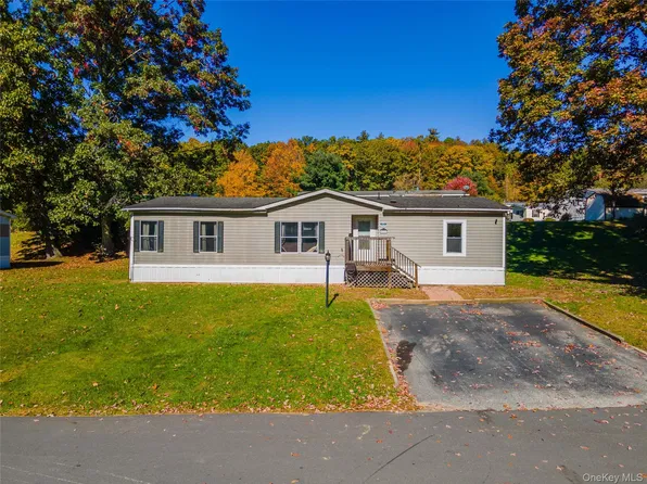 60 Ponderosa Road, Bloomingburg, NY 12721