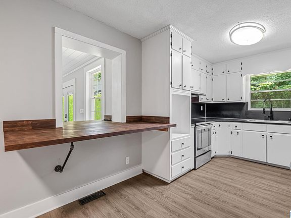 5th image of 1108 Meadow Dr