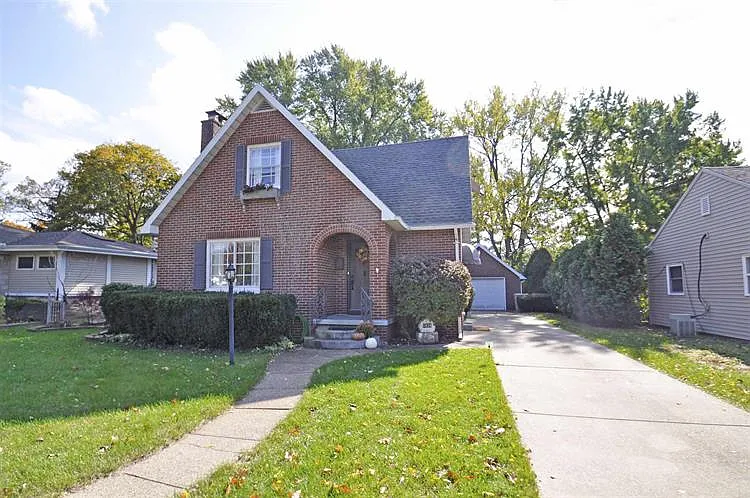 1826 Wilson Ave photo 1
