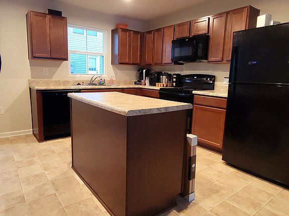 3rd image of 4005 Lush Grove Dr