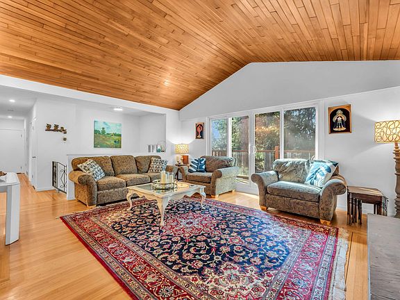 4th image of 5325 Marine Dr