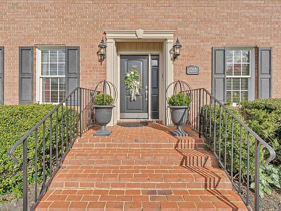 3rd image of 5255 Dresden Cir