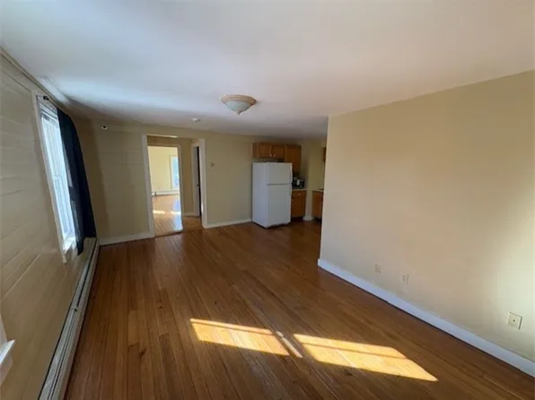 96 Hammond St APT 4, Bangor, ME 04401