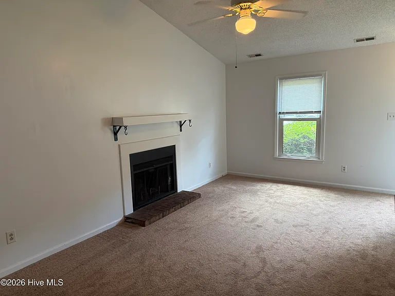 135 Twin Wood Dr — Photo 3