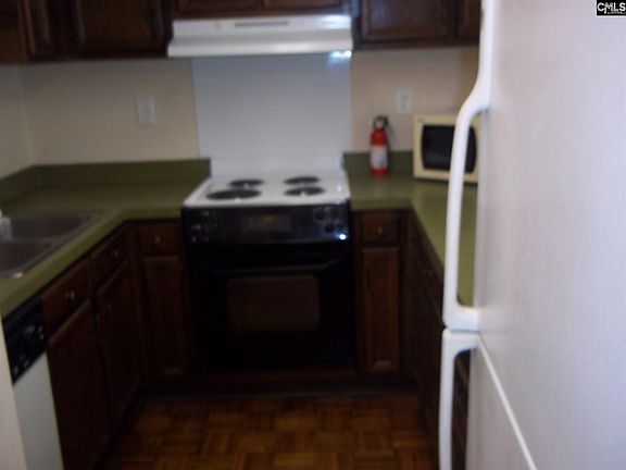 3rd image of 188 Lionsgate Dr