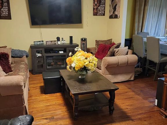 2nd image of 17520 Baisley Blvd