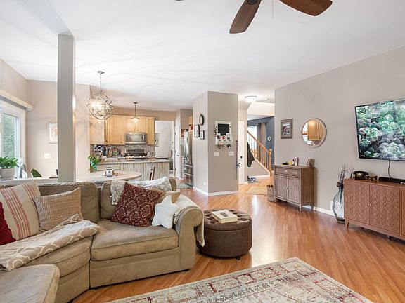 4th image of 2790 Delaware Ln
