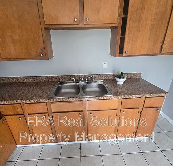 2236 Brentnell Ave — Photo 7