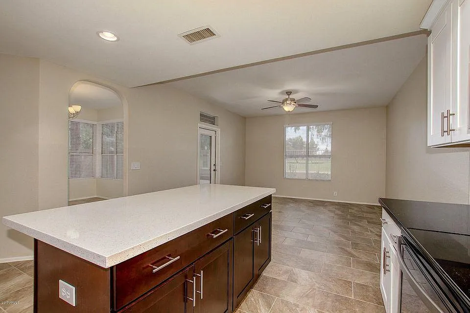 5 bed, 2231 sqft, $2,450 — Photo 3