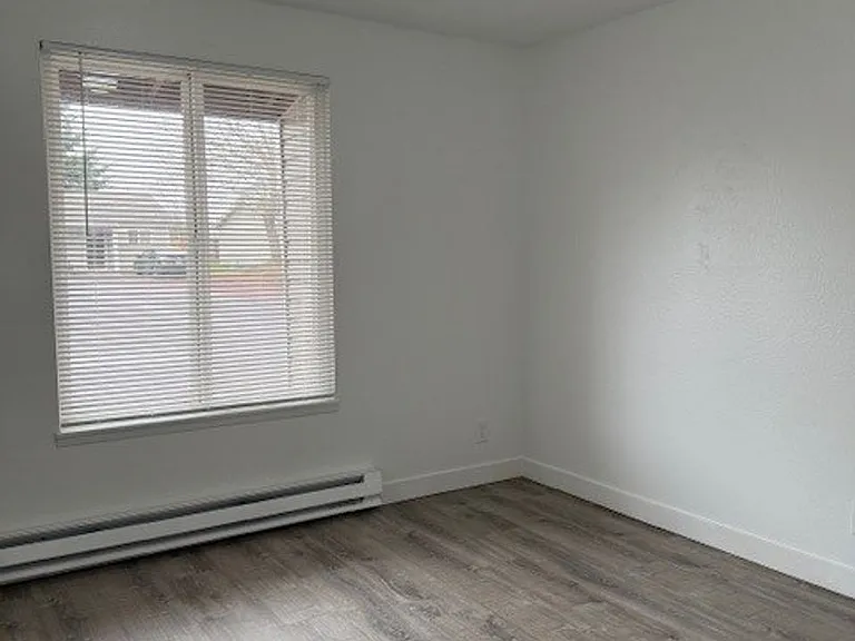 230a-Silverleaf Apartments — Photo 14