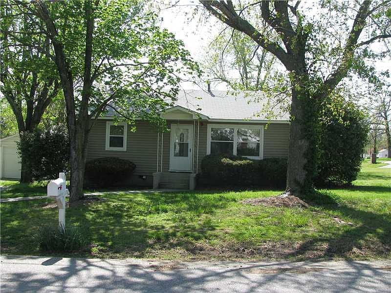 1st image of 107 6th Ave NE