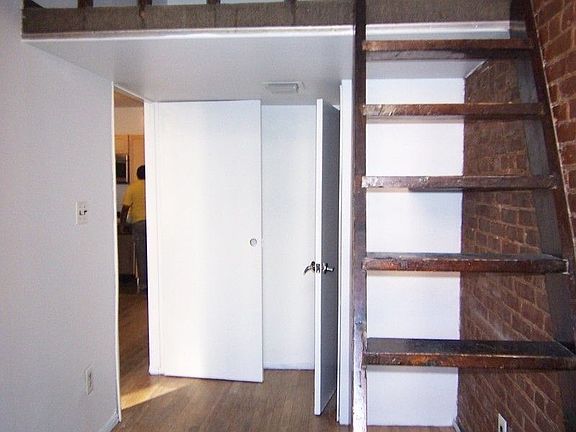 4th image of 372 W 46th St APT 1