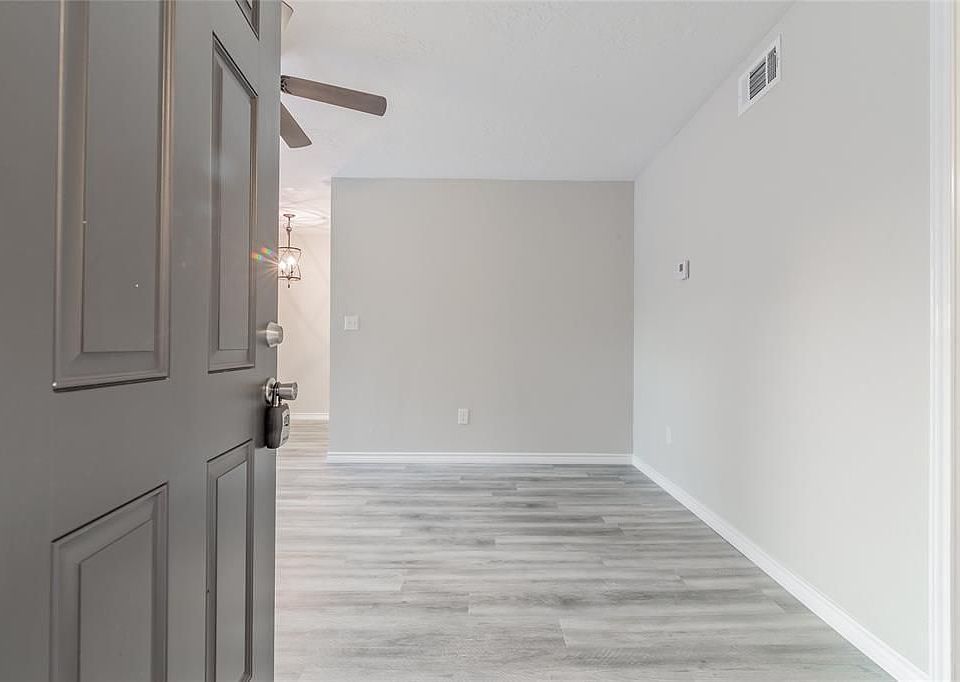 1st image of 105 Willwood Dr APT 1