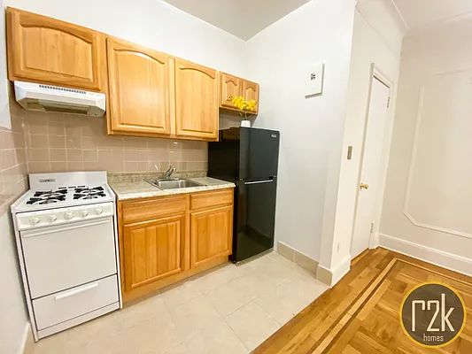 Rented by Realty 2000 Corp | media 9