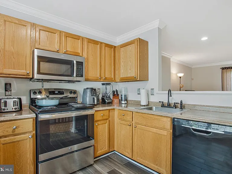 13902 Barrington Ln — Photo 9