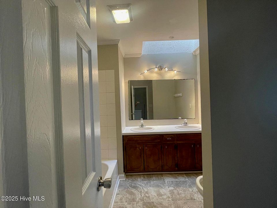 1st image of 1109 Grovemont Dr E #9