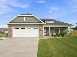 204 Lindenwood Dr, Bluffton, IN 46714