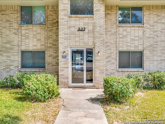 4th image of 223 W SILVER SANDS DR #2