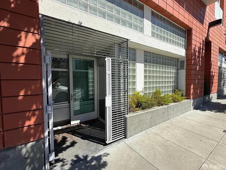 555 4th St #101 — Photo 13