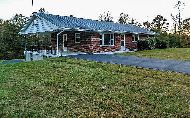 1st image of 131 Lynn Ct
