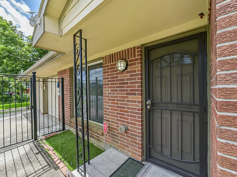 3700 Stassen St — Photo 3