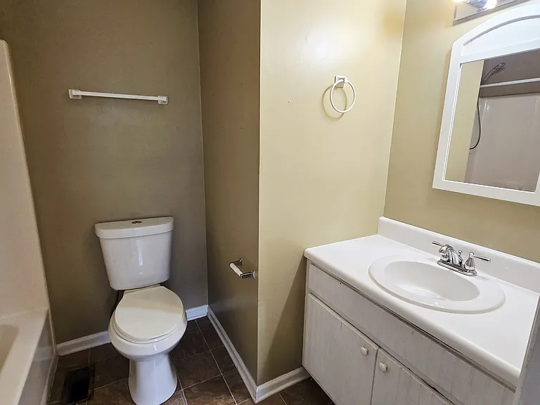 504 Huntington Rd — Photo 6