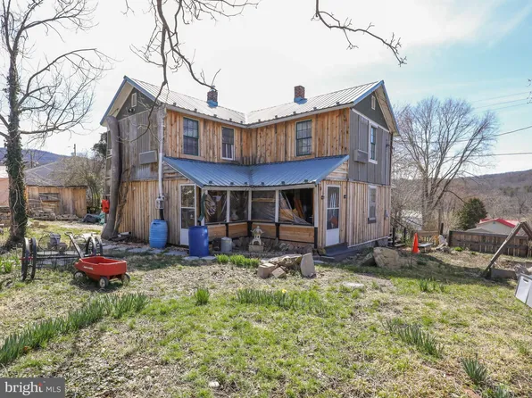 165 Amelia St, Paw Paw, WV 25434