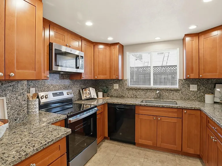 540 Groth Pl — Photo 8