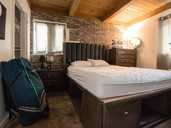 4th image of 1031 Douglas Rd