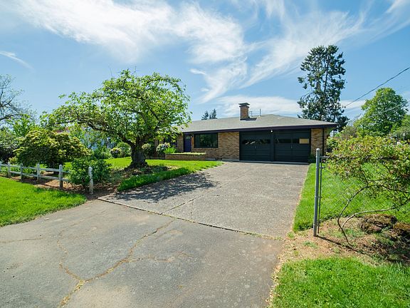 2nd image of 1054 Woodlawn Ave