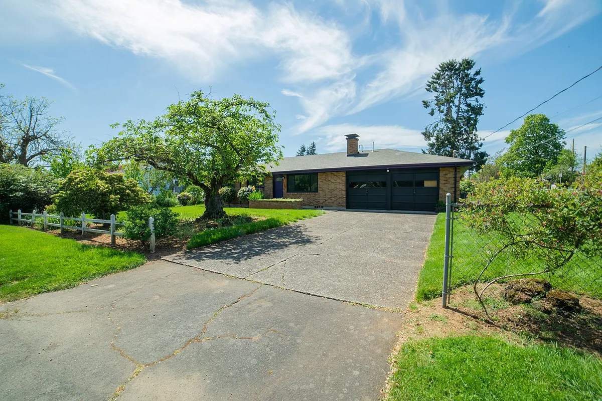 Building Photo - 1054 Woodlawn Ave