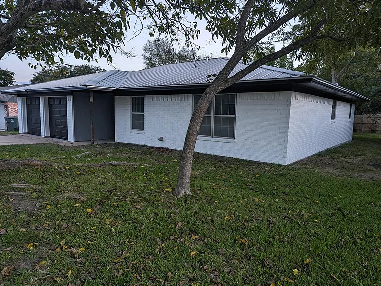 2304 Barak Ln — Photo 20