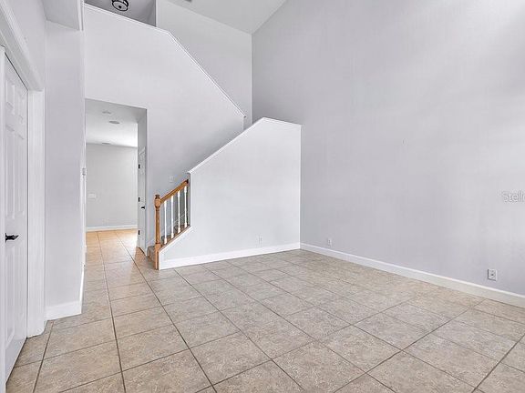 5th image of 125 Manor View Ln