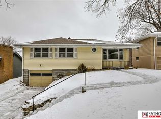4916 Manderson St, Omaha, NE 68104