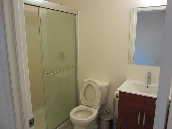 5th image of 476 Hazel Ave #A