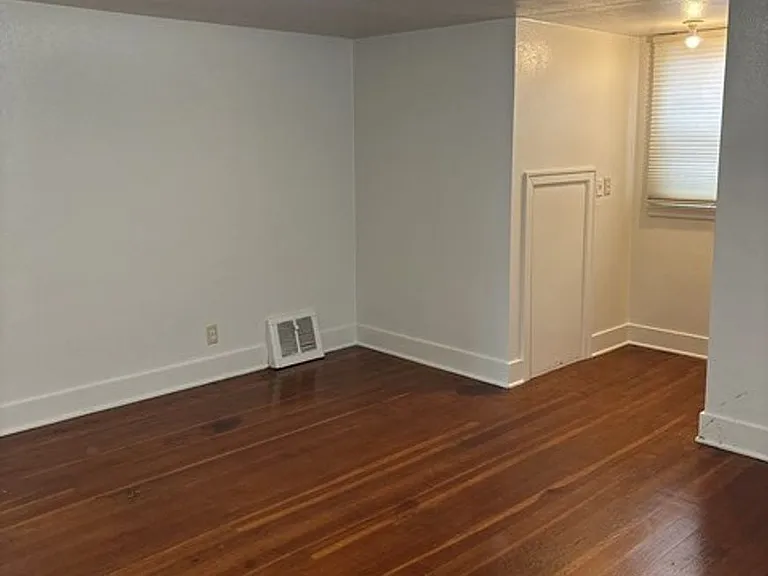 595 E Washington St — Photo 22