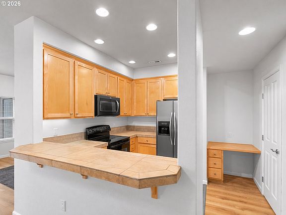 5th image of 10820 SW Huntington Ave