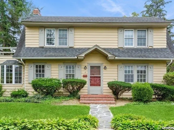 12 Lexington Street, Rockville Centre, NY 11570