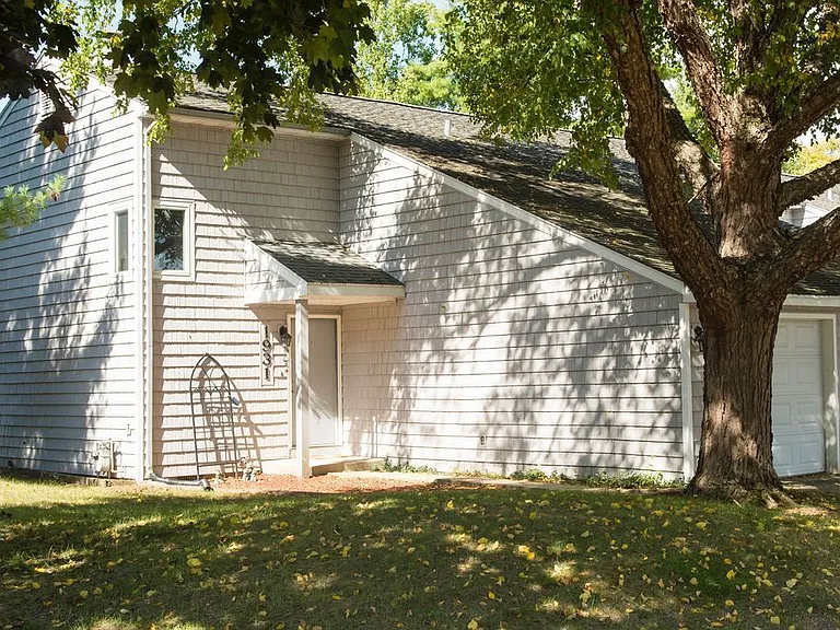 1931 Blackthorn Dr — Photo 1