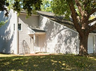 1931 Blackthorn Dr, Champaign, IL