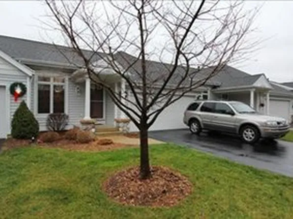 271 Shoreside South Dr SE, Grand Rapids, MI 49548