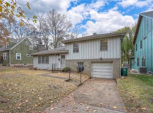 2806 W 48th St, Westwood, KS 66205