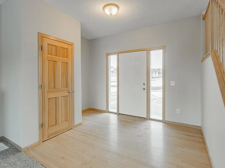 1760 Wyndam Dr — Photo 2