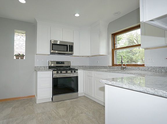 2nd image of 103 S Kerwood St